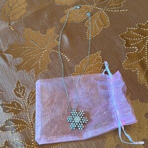 Swarovski crystal snowflake necklace 18”, very good condition